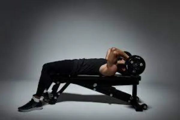 Building insane triceps with skull crushers